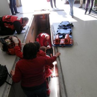 Zawody zagłębiowskich ratowników - poszkodowany w kanale
